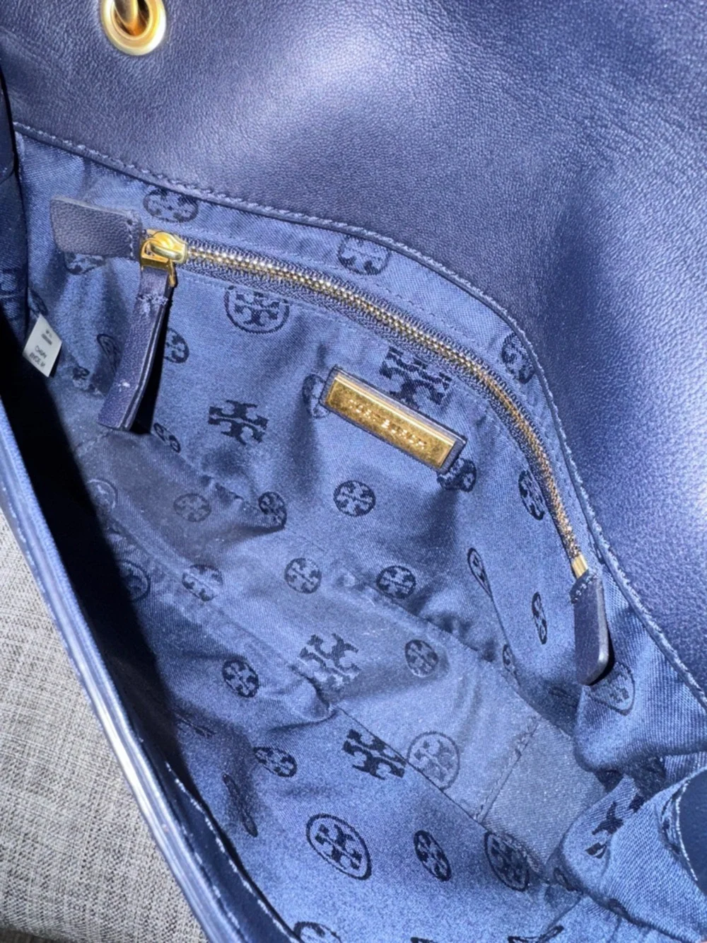 Tory Burch Bag Alexa Convertible Nubuck Suede Dark Navy Chevron Shoulder Bag - Picture 14 of 17